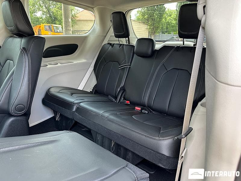 Chrysler Pacifica 2023 — Миниатюра 23