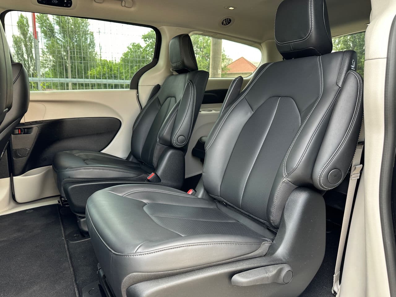Chrysler Pacifica 2023 — Миниатюра 22