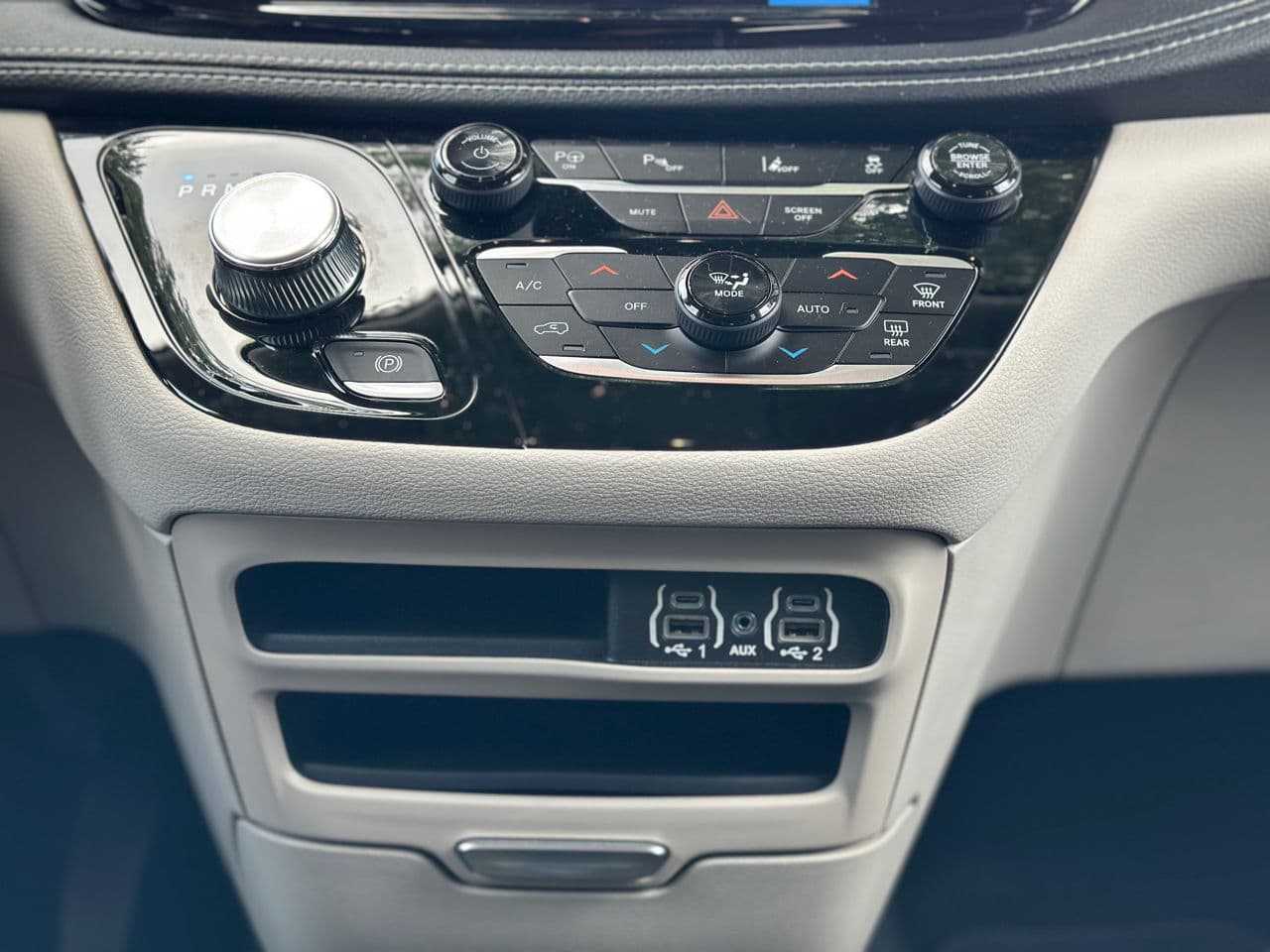 Chrysler Pacifica 2023 — Миниатюра 17