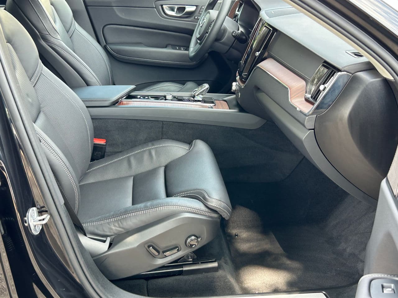 Volvo XC 60 2024 — Миниатюра 18