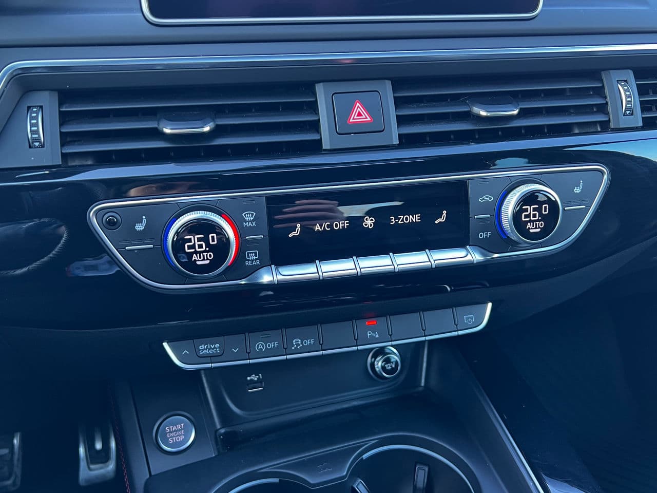 Audi A4 2018 — Миниатюра 16