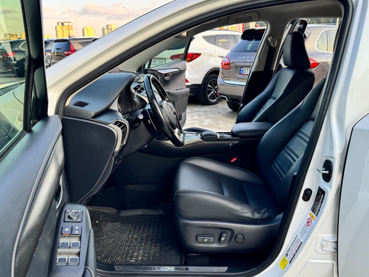 Lexus NX 300H 2018 — Миниатюра 5