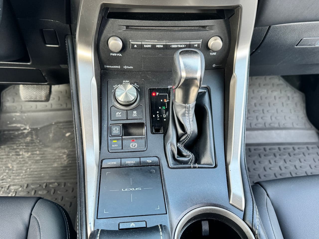 Lexus NX 300H 2018 — Миниатюра 12
