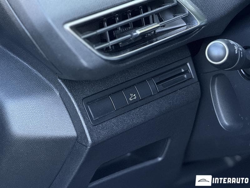 Peugeot 3008 2018 — Миниатюра 11