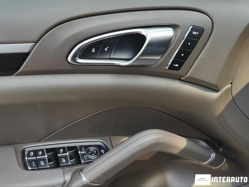 Porsche Cayenne 2016 — Миниатюра 18