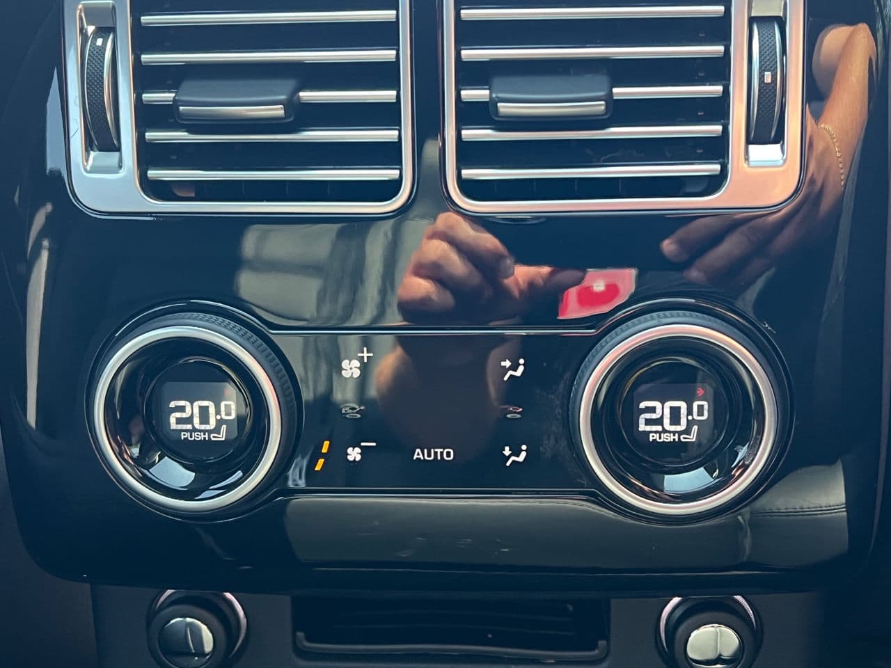 Land Rover Range Rover Vogue 2020 — Миниатюра 16