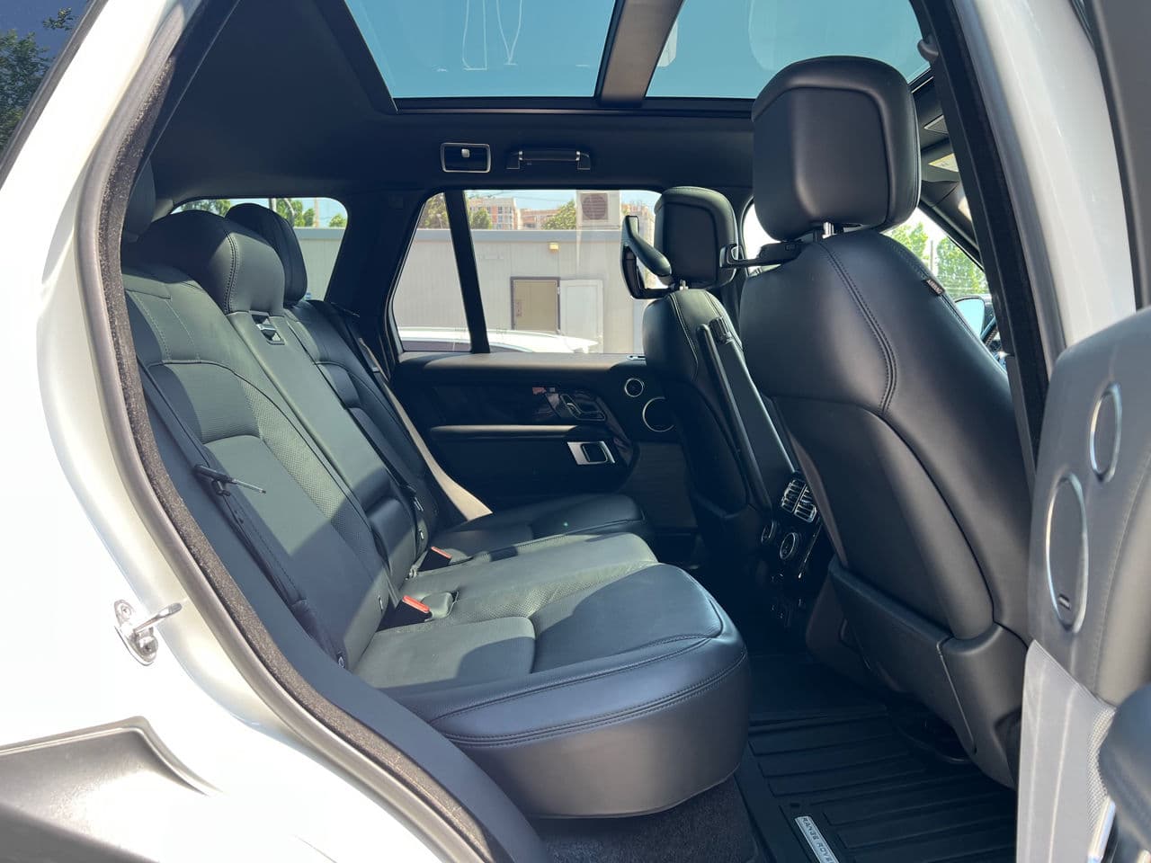 Land Rover Range Rover Vogue 2020 — Миниатюра 15