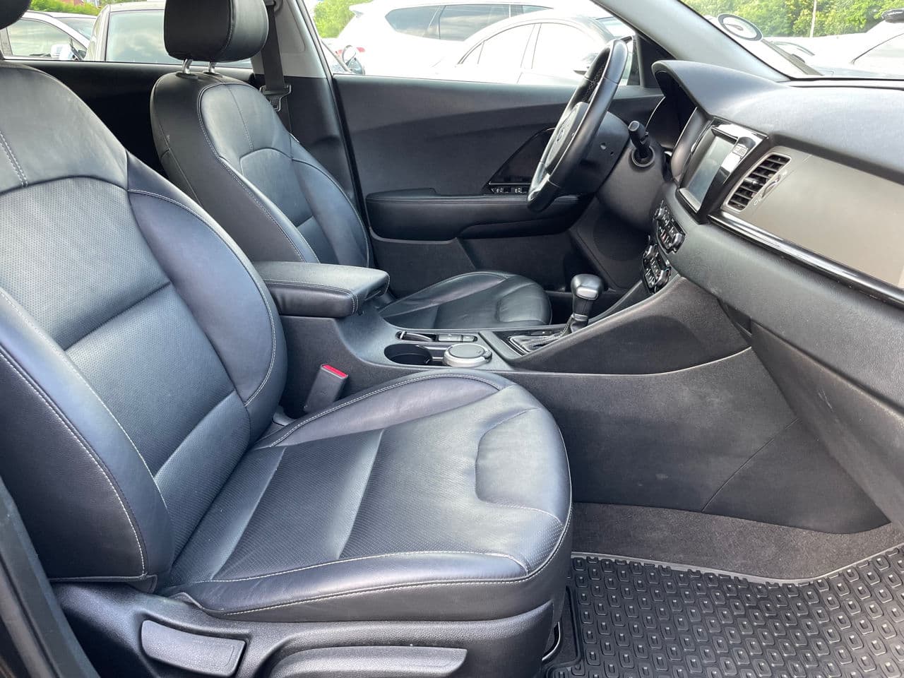 Kia Niro 2018 — Миниатюра 17