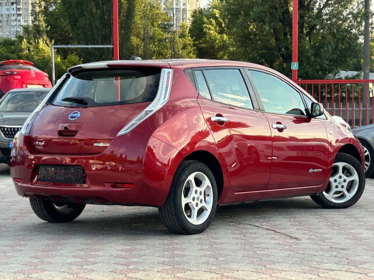 Nissan Leaf 2011 — Миниатюра 3