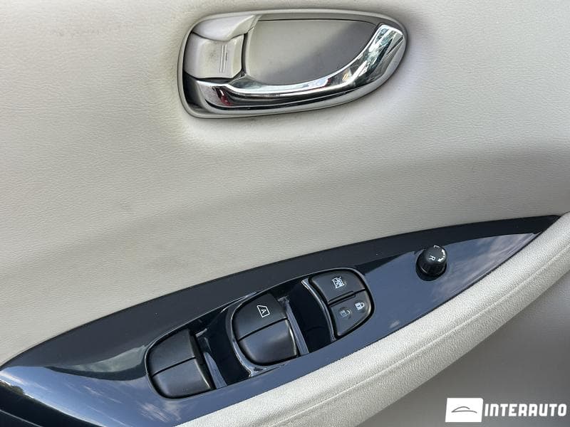 Nissan Leaf 2011 — Миниатюра 7