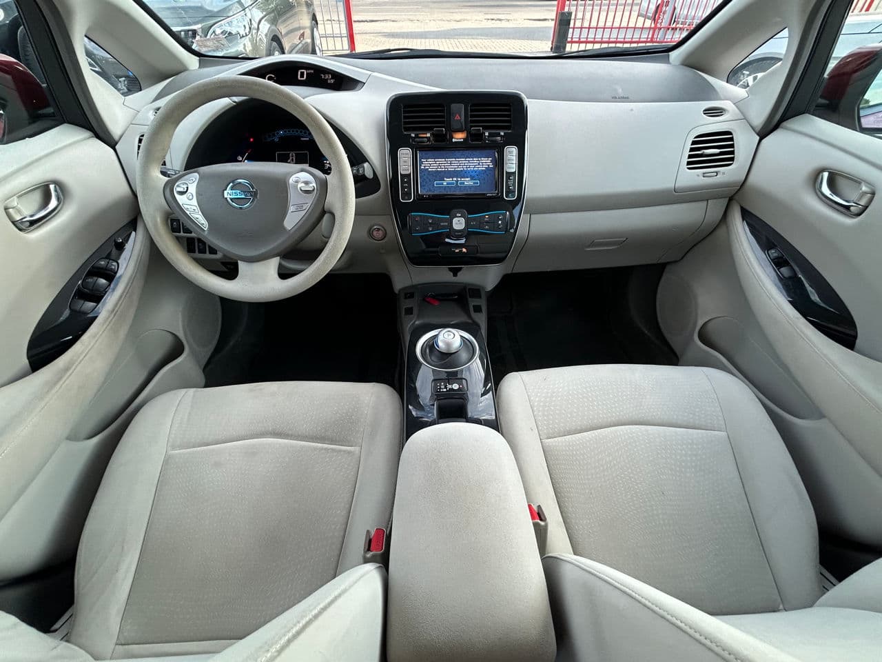 Nissan Leaf 2011 — Миниатюра 9
