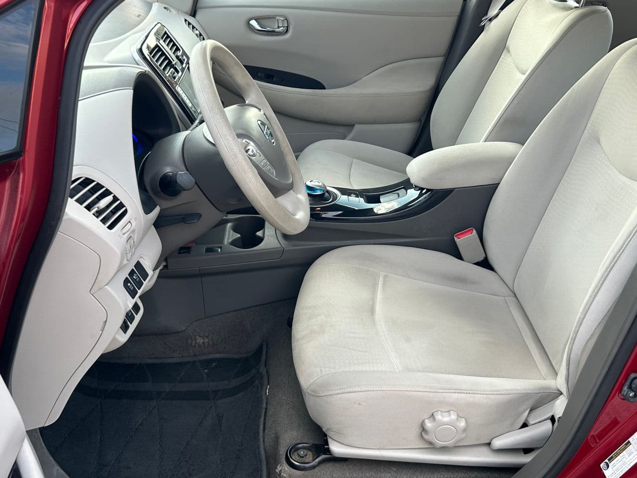Nissan Leaf 2011 — Миниатюра 8