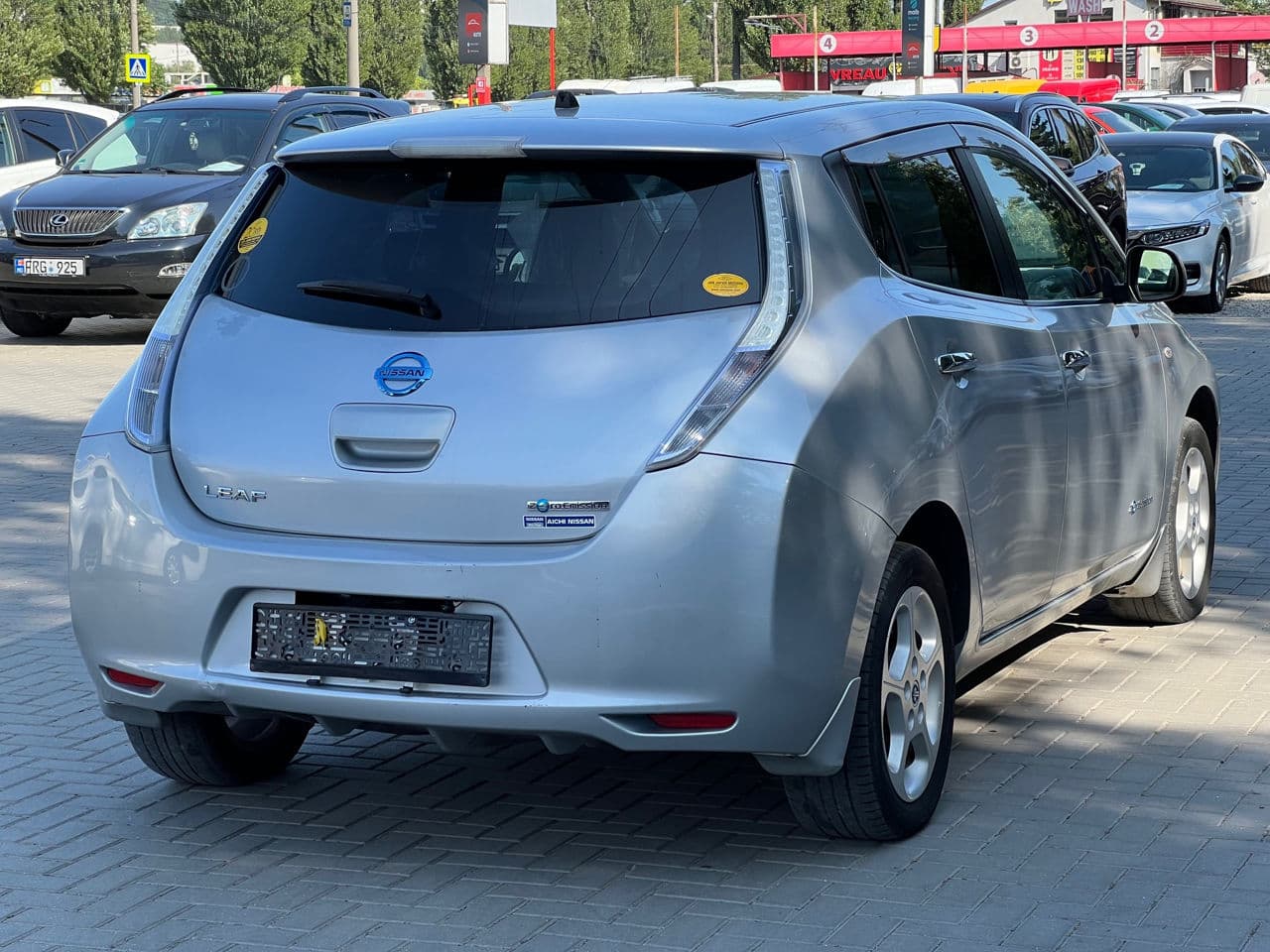 Nissan Leaf 2011 — Миниатюра 2