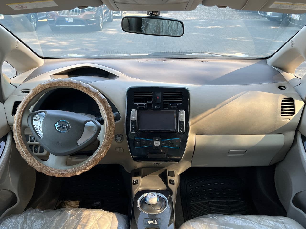 Nissan Leaf 2011 — Миниатюра 8