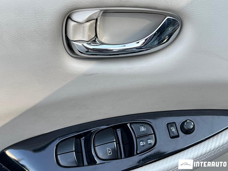 Nissan Leaf 2011 — Миниатюра 5