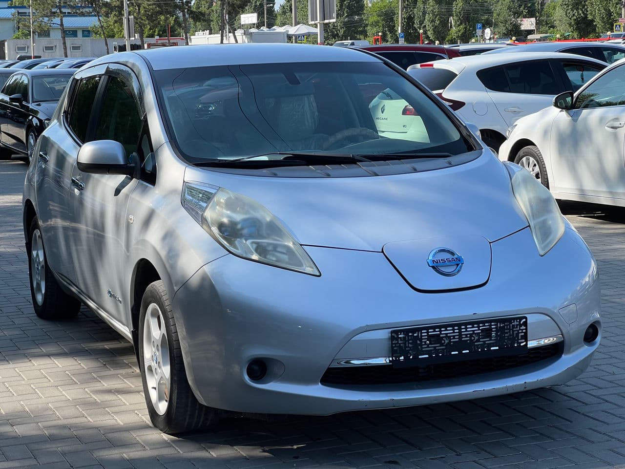 Nissan Leaf 2011 — Миниатюра 3