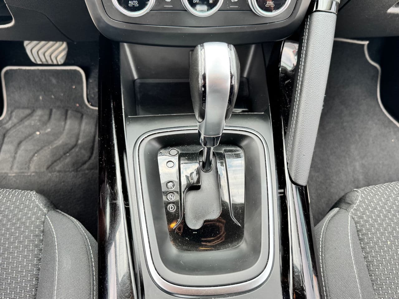 Renault Kadjar 2022 — Миниатюра 11