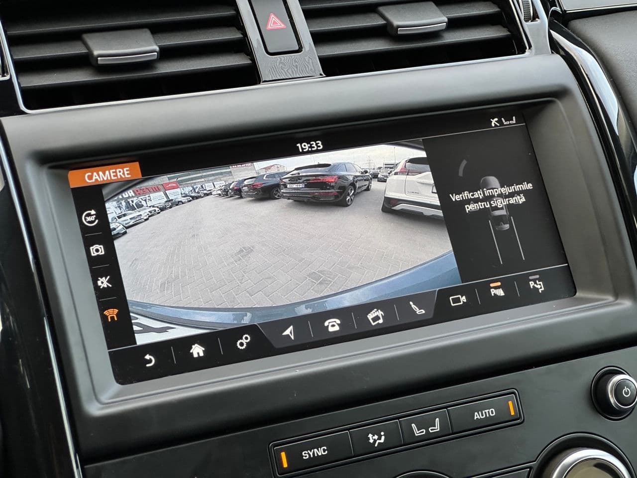Land Rover Discovery 2019 — Миниатюра 10