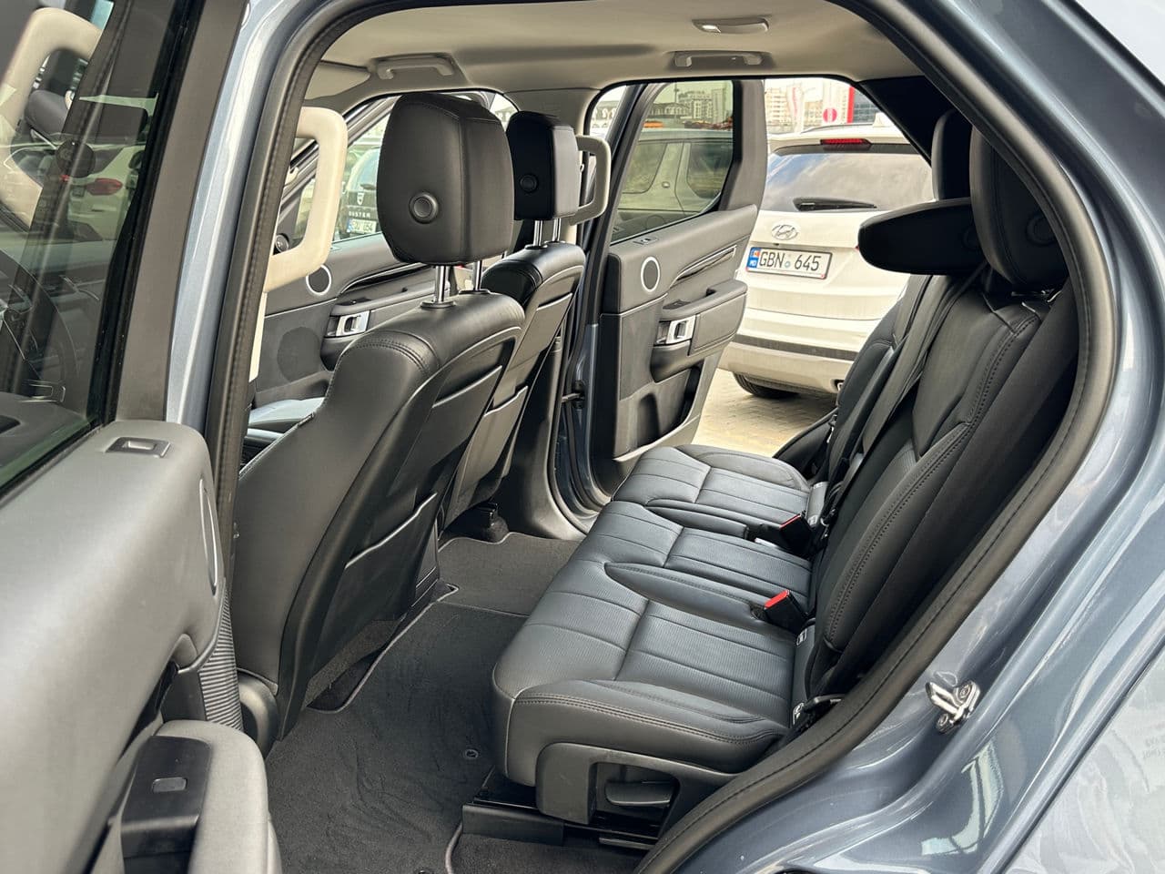 Land Rover Discovery 2019 — Миниатюра 13