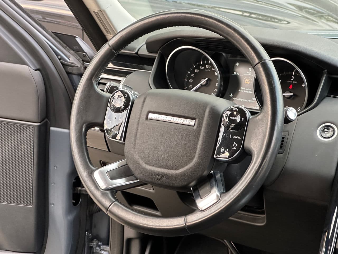 Land Rover Discovery 2019 — Миниатюра 7