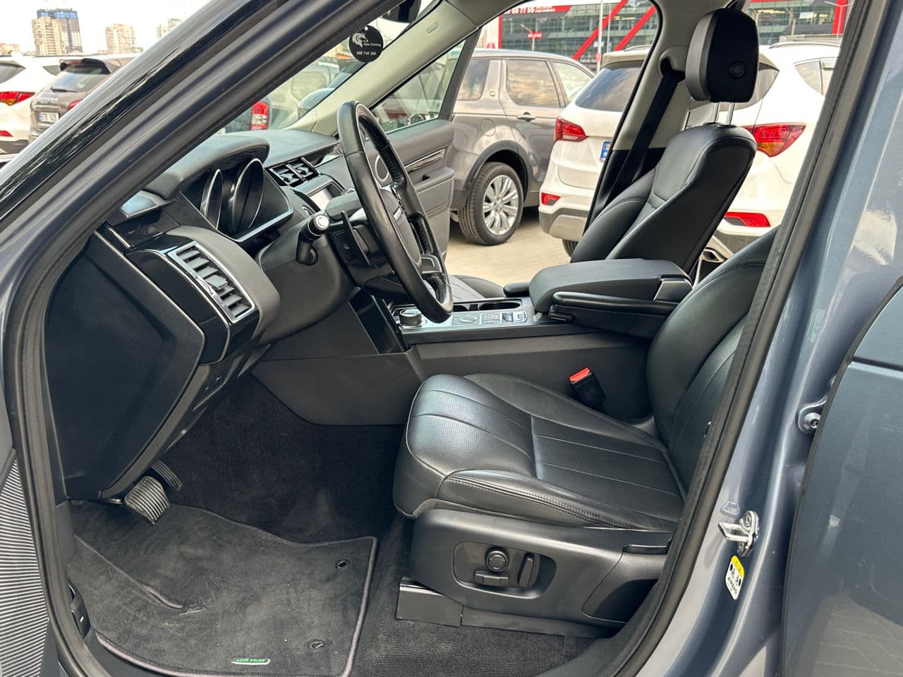 Land Rover Discovery 2019 — Миниатюра 5
