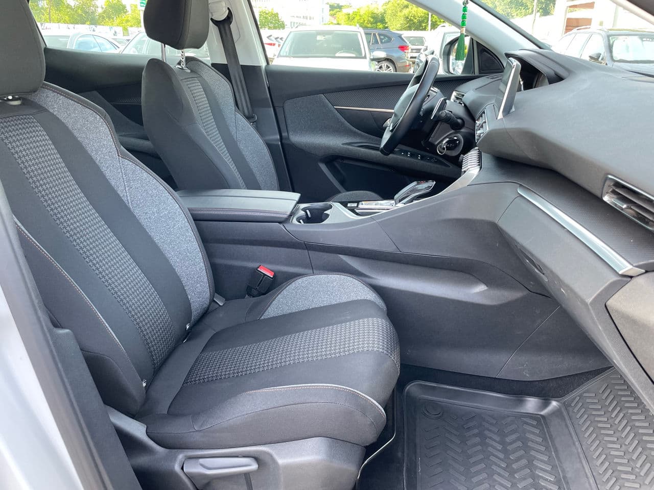 Peugeot 3008 2019 — Миниатюра 14