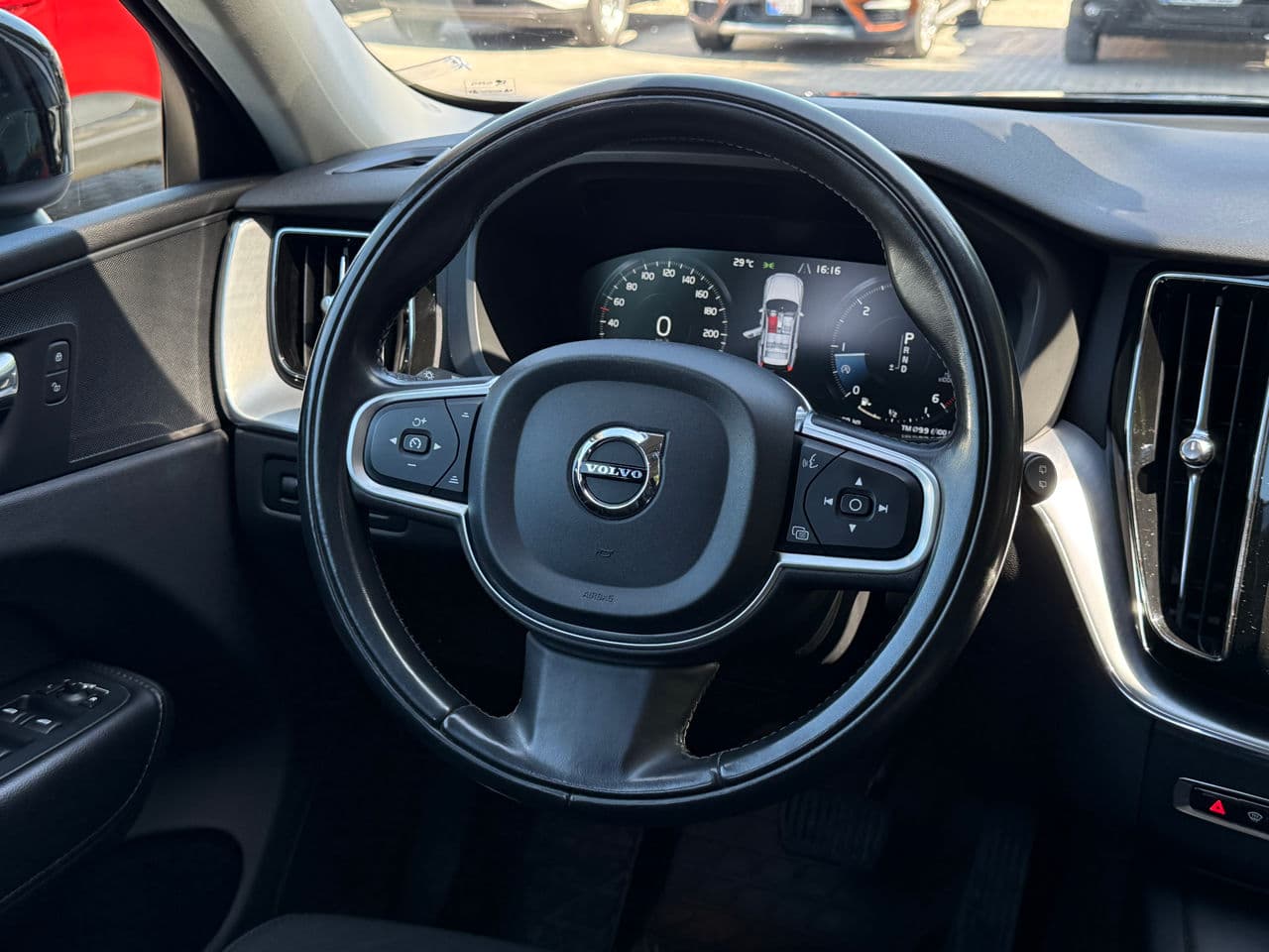 Volvo XC 60 2018 — Миниатюра 11