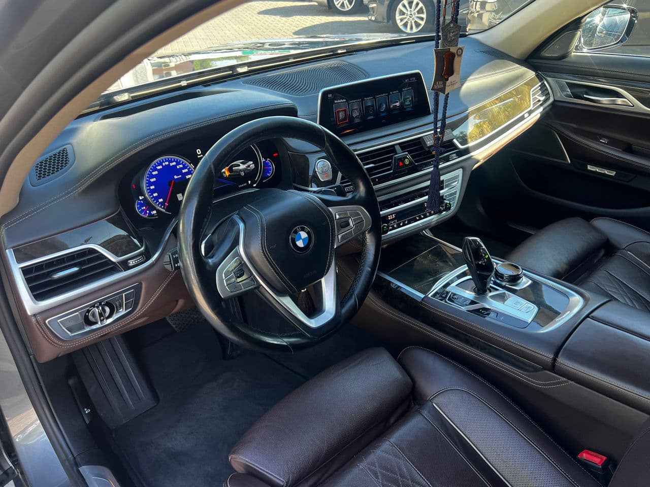 BMW 740 2016 — Миниатюра 5