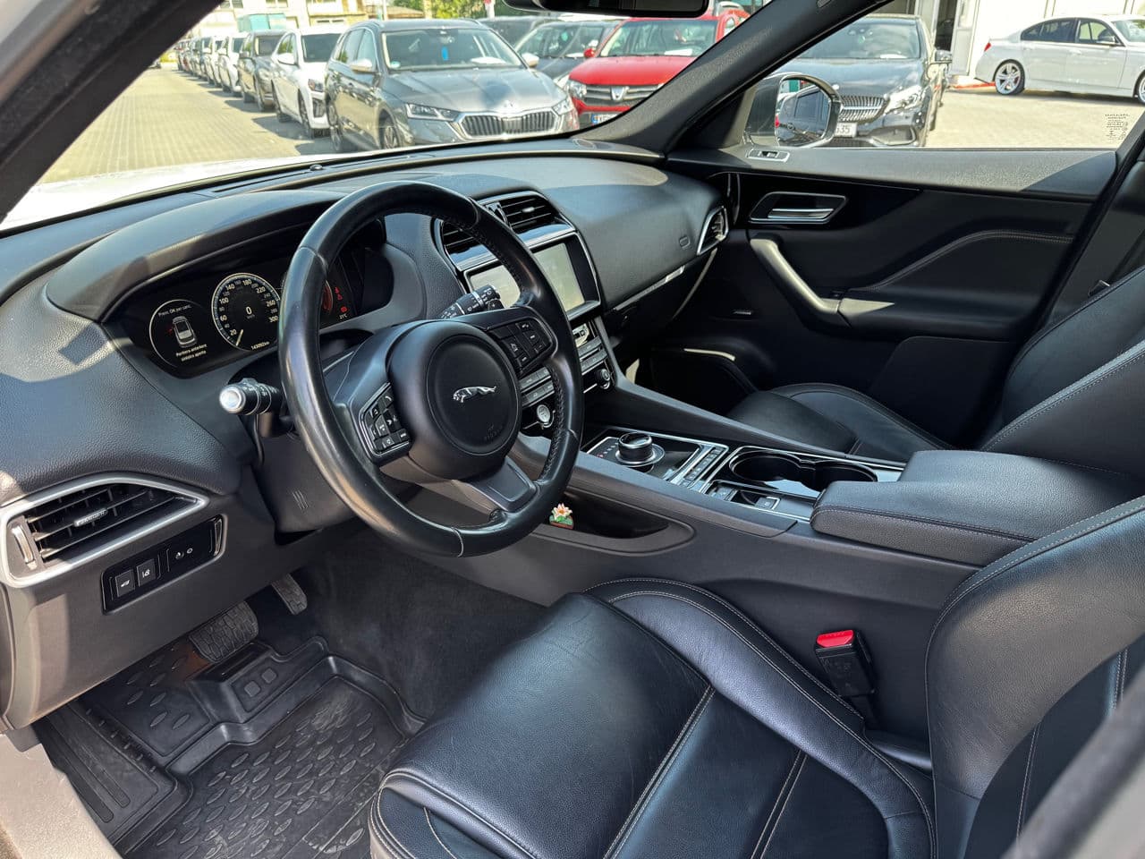 Jaguar F-Pace 2016 — Миниатюра 7