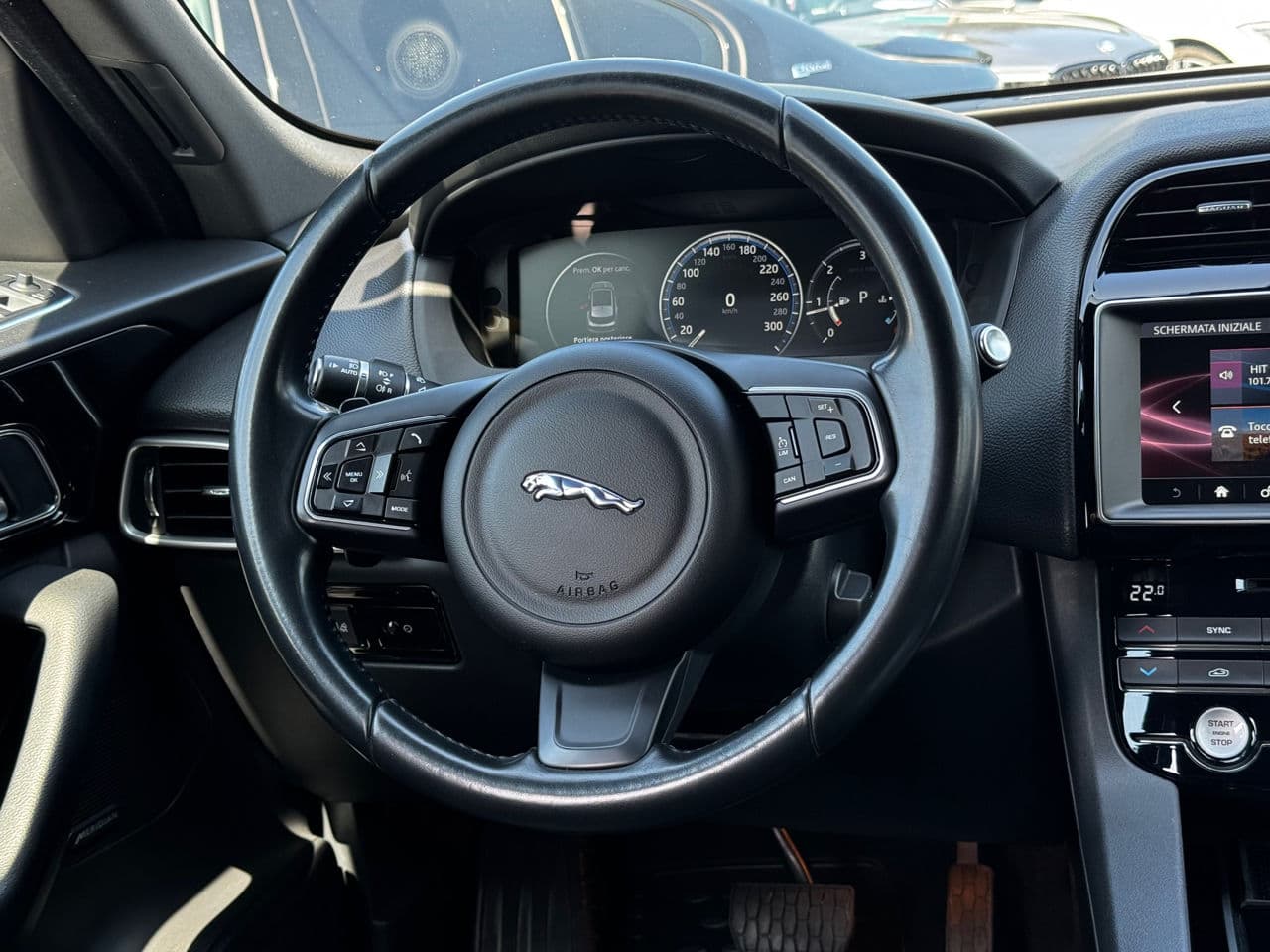 Jaguar F-Pace 2016 — Миниатюра 9