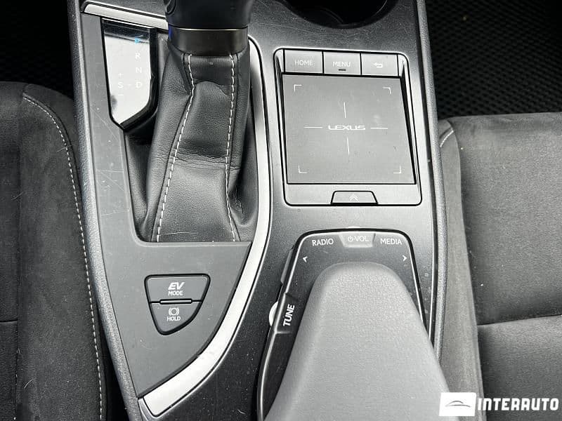 Lexus UX 250h 2021 — Миниатюра 12