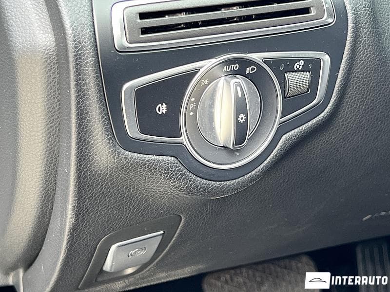 Mercedes C 180 2018 — Миниатюра 17