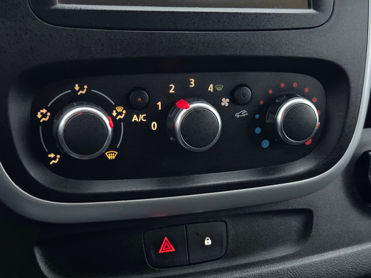 Renault Trafic 2020 — Миниатюра 11
