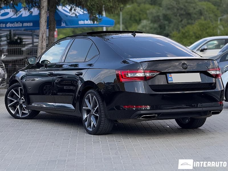 2017 Skoda Superb — Miniatură 4