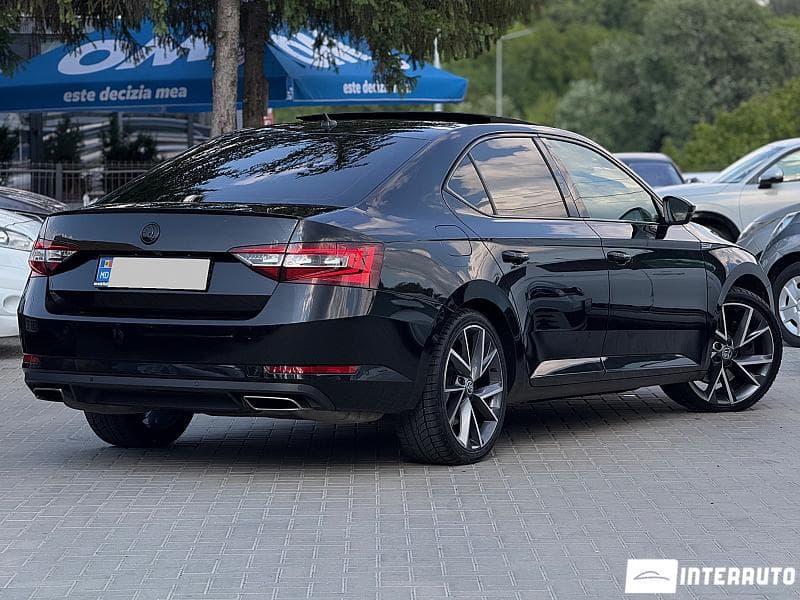 2017 Skoda Superb — Miniatură 2