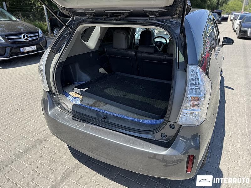 Toyota Prius Plus / V 2013 — Миниатюра 5