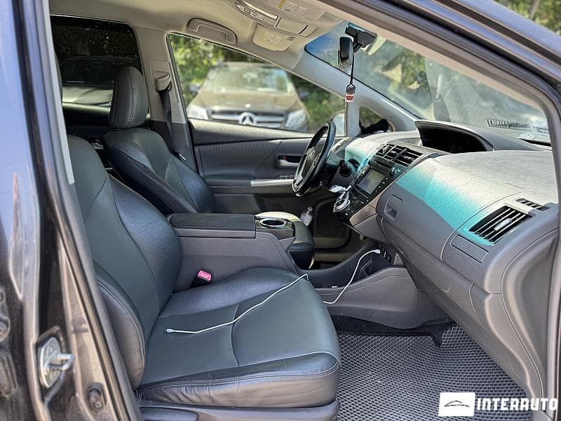 Toyota Prius Plus / V 2013 — Миниатюра 17