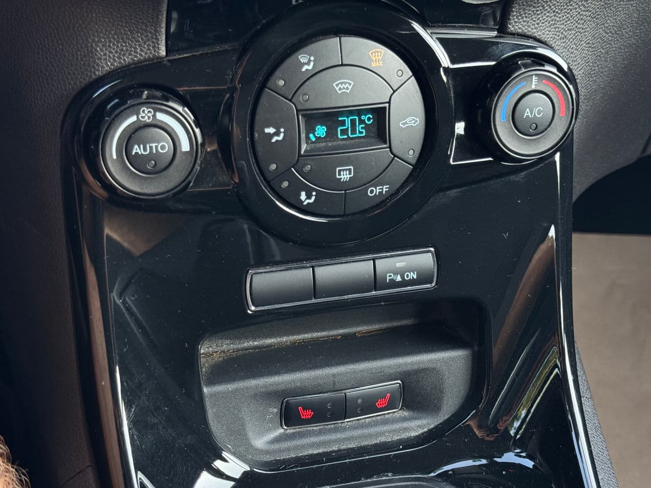 Ford Fiesta 2015 — Миниатюра 11