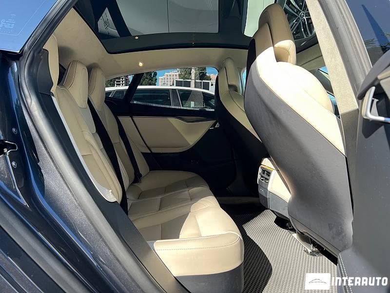Tesla Model S 2018 — Миниатюра 8