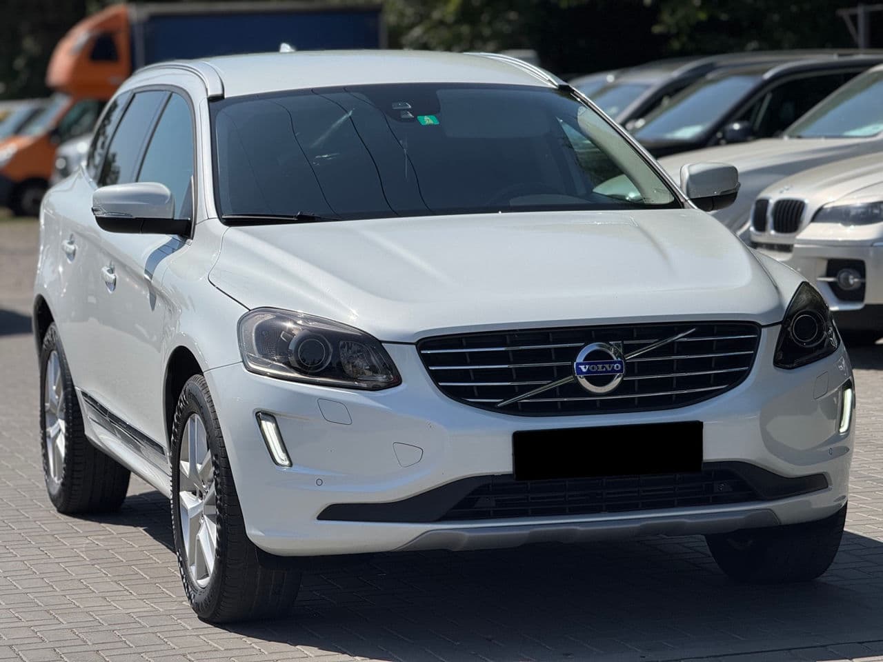 Volvo XC 60 2017 — Миниатюра 3
