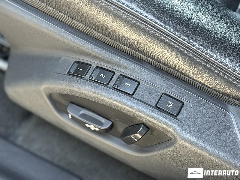Volvo XC 60 2017 — Миниатюра 9
