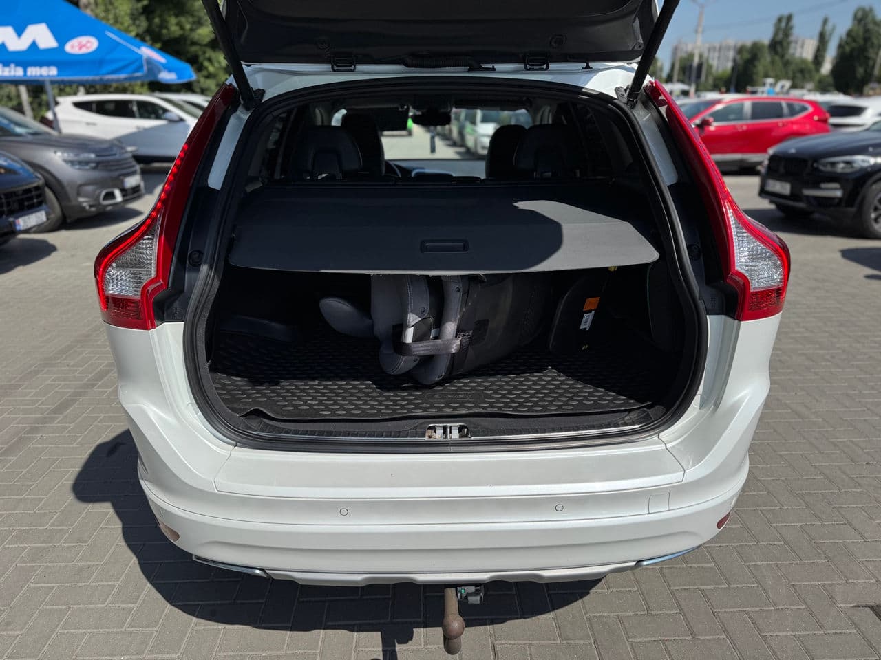 Volvo XC 60 2017 — Миниатюра 5
