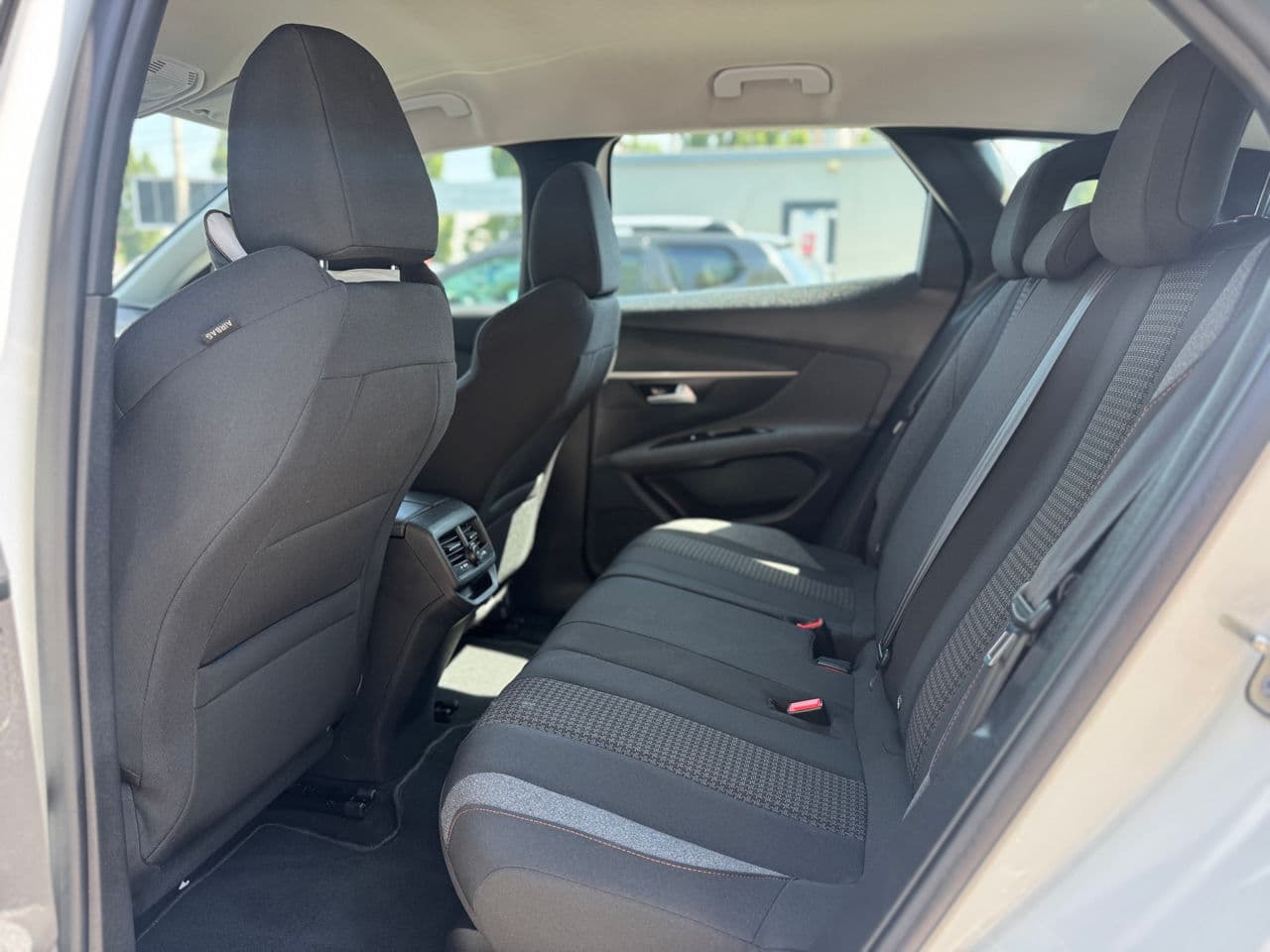 Peugeot 3008 2022 — Миниатюра 9