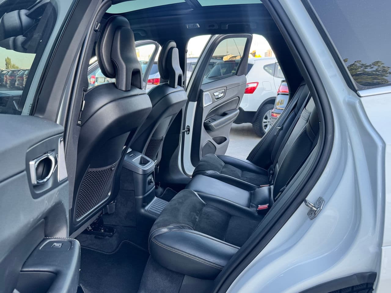 Volvo XC 60 2017 — Миниатюра 14
