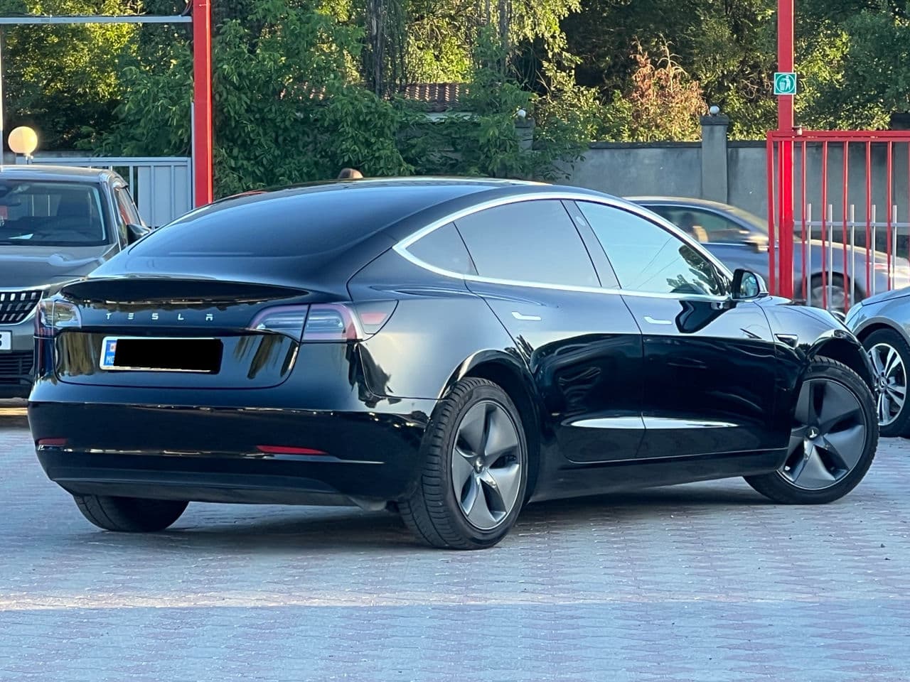 Tesla Model 3 2019 — Миниатюра 3