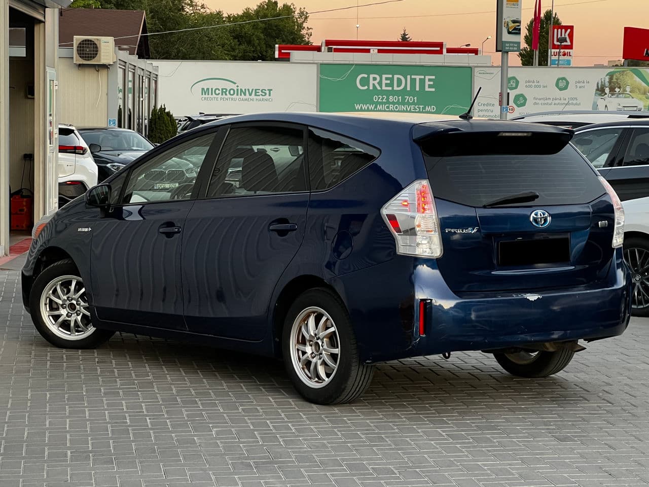 Toyota Prius Plus / V 2012 — Миниатюра 2