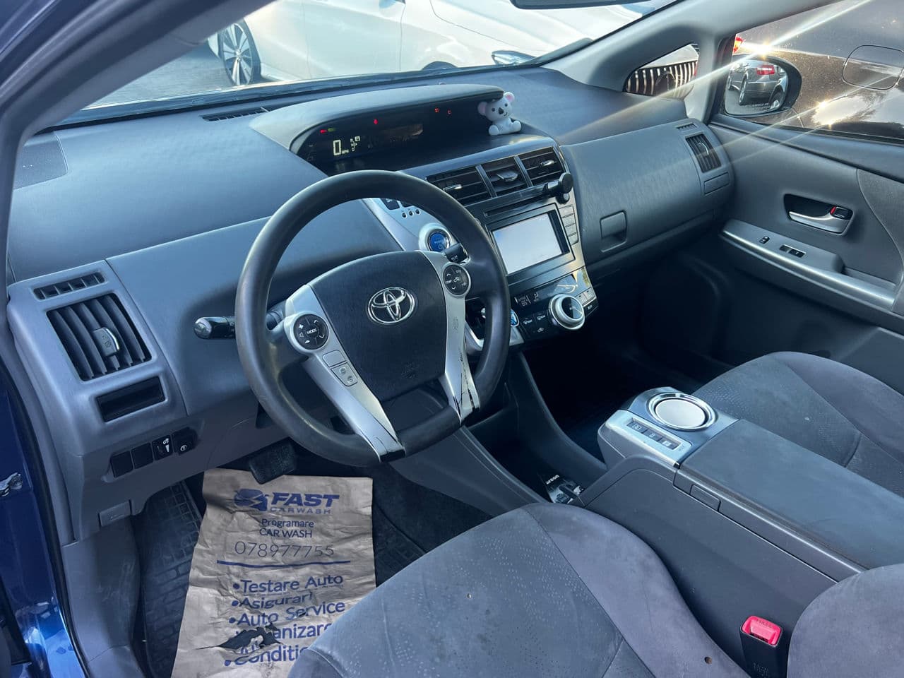 Toyota Prius Plus / V 2012 — Миниатюра 5