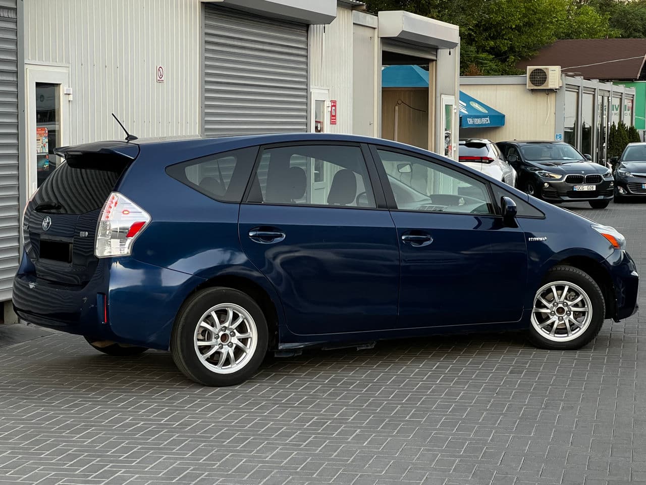 Toyota Prius Plus / V 2012 — Миниатюра 4