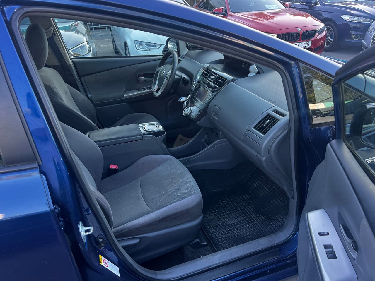 Toyota Prius Plus / V 2012 — Миниатюра 7