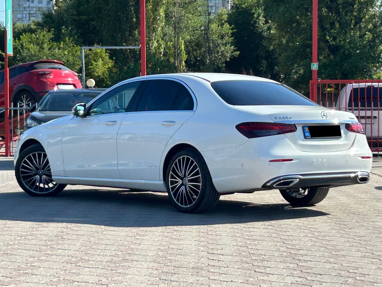Mercedes E 220 2021 — Миниатюра 2